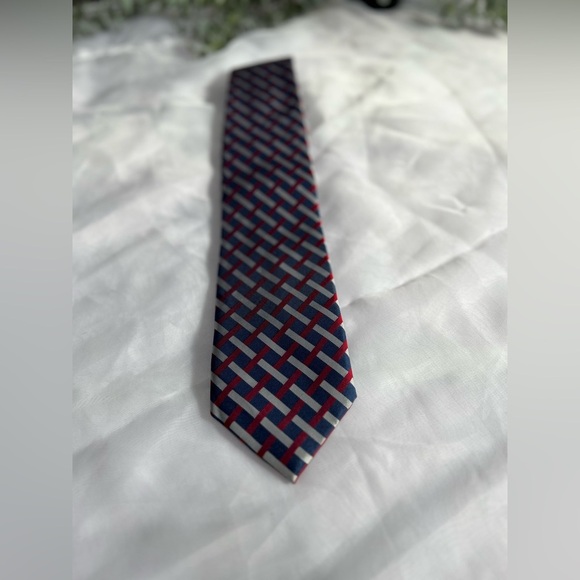 JOS A BANK Classic Collection 100% Silk Tie Men's Red White Blue Striped Necktie - Picture 1 of 5